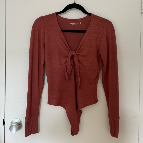 A&F Cozy Tie-Front Longsleeve Bodysuit - Picture 2 of 6